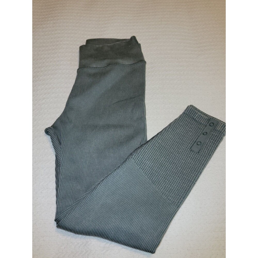 Offline By Aerie Ribbed Grey Leggings Size Medium With Button Accents